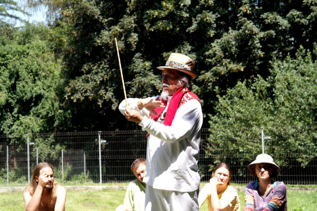 Tata Pedro přednáší o mayském kalendáři na Hájence v Bohuslavicích